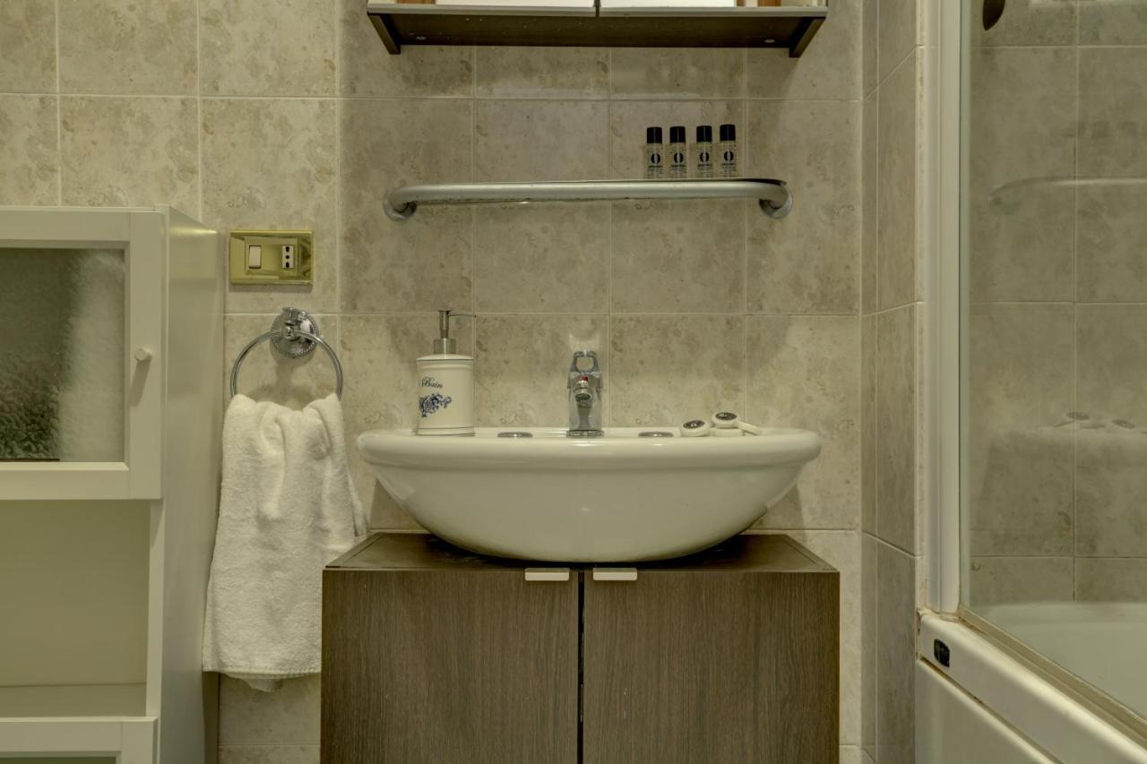 Colosseo Apt Mecenate 77 - Home And More โรม ภายนอก รูปภาพ
